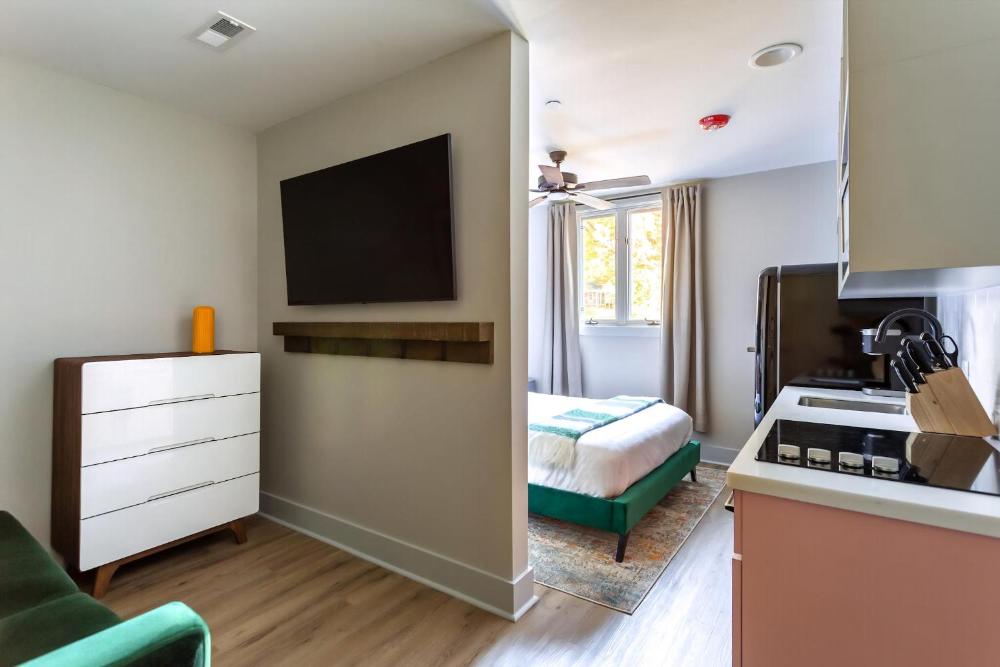 Deluxe Studio (Self Check-in with Virtual Front Desk) interior